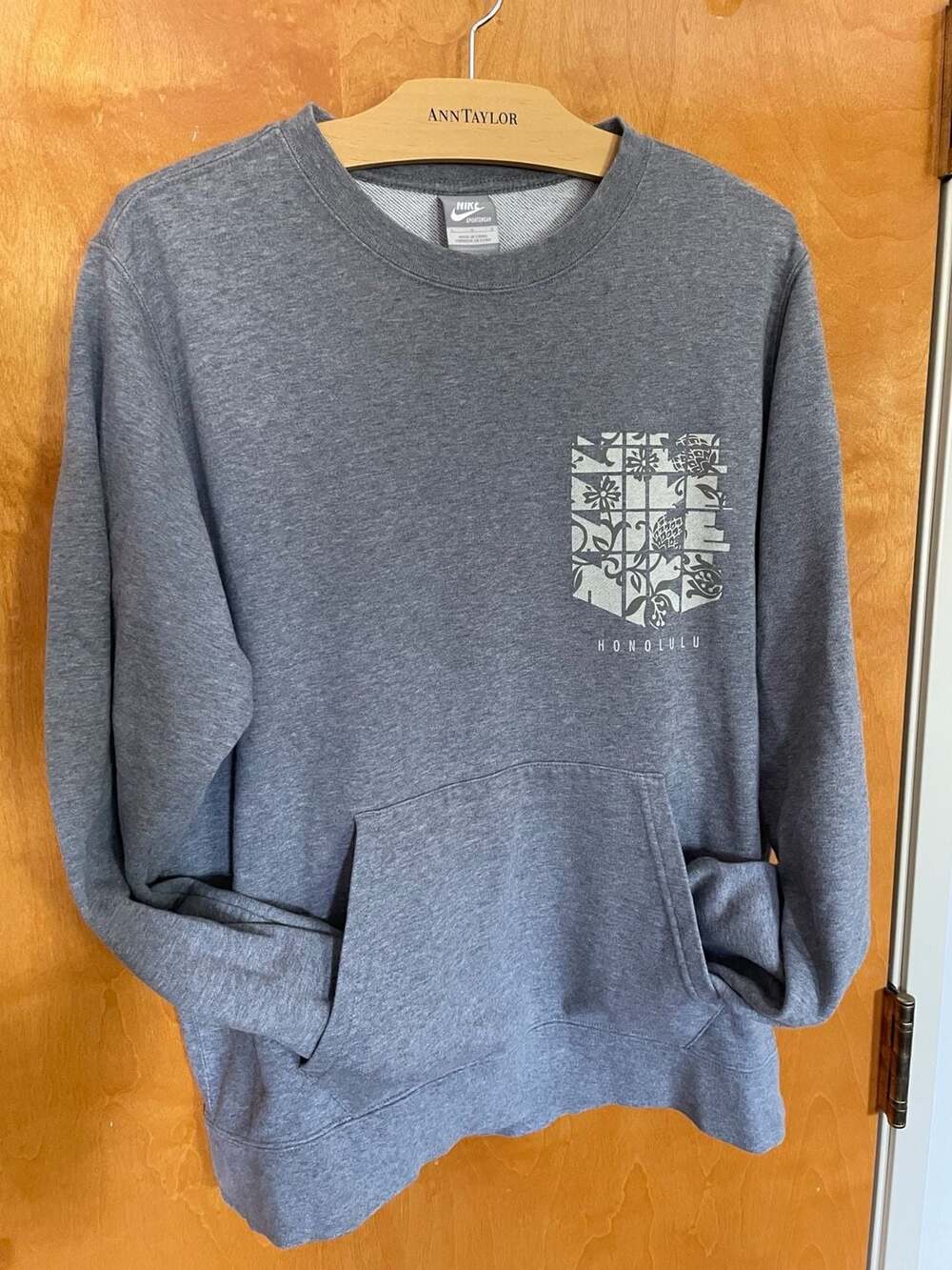 Nike Sportswear Honolulu Graphic Sweatshirt Size Large